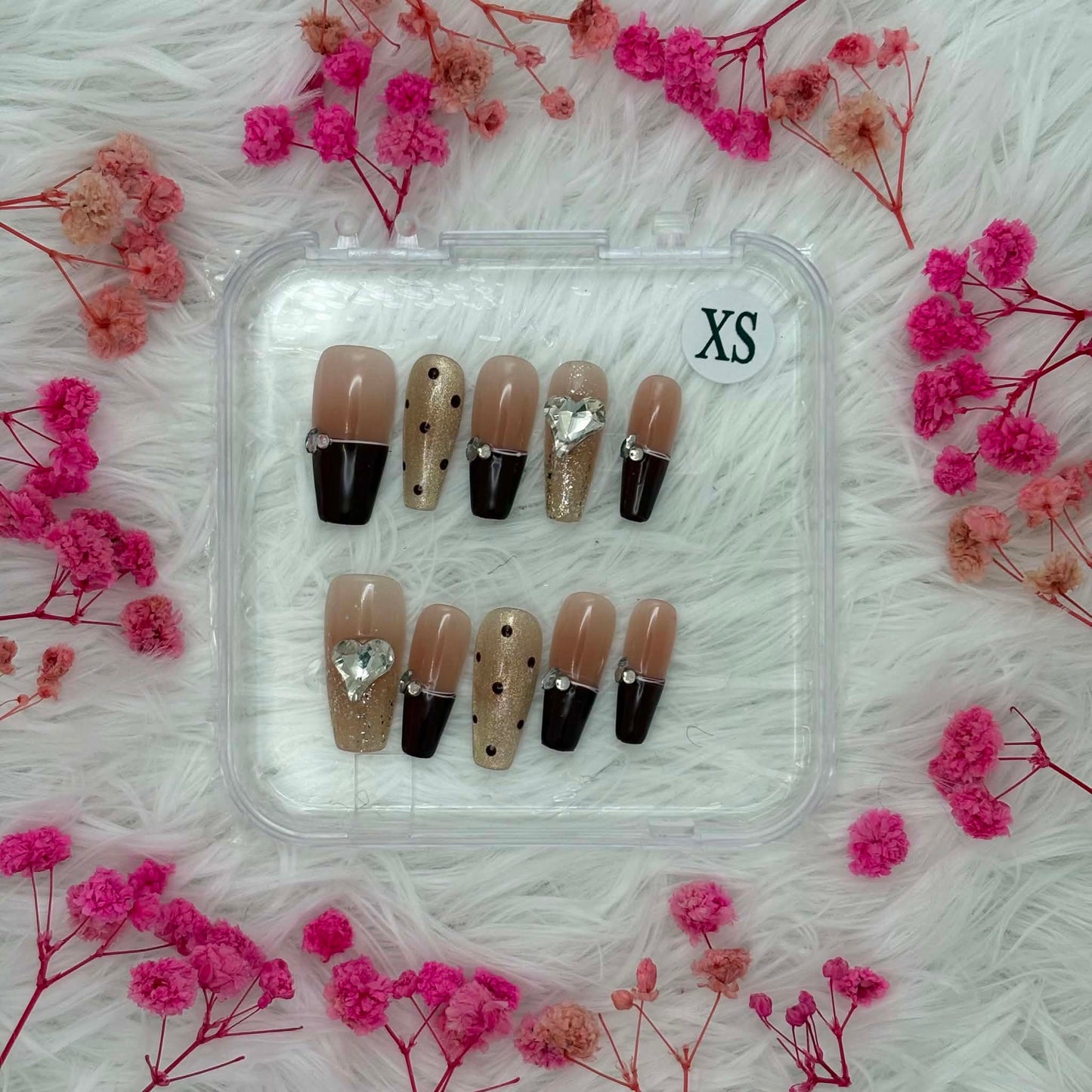 36- Gold Dust Heart | Daily Wear Nails
