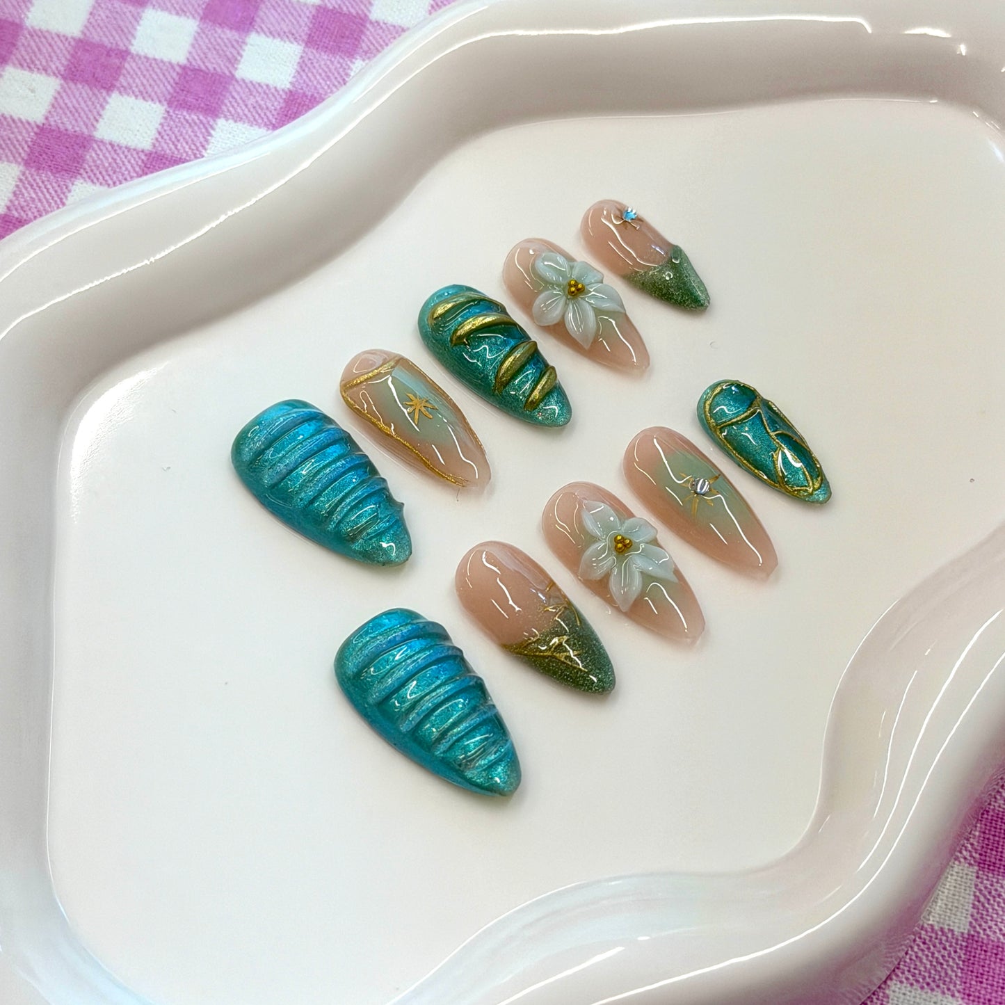 Auré Verde | Premium Press-on Nails